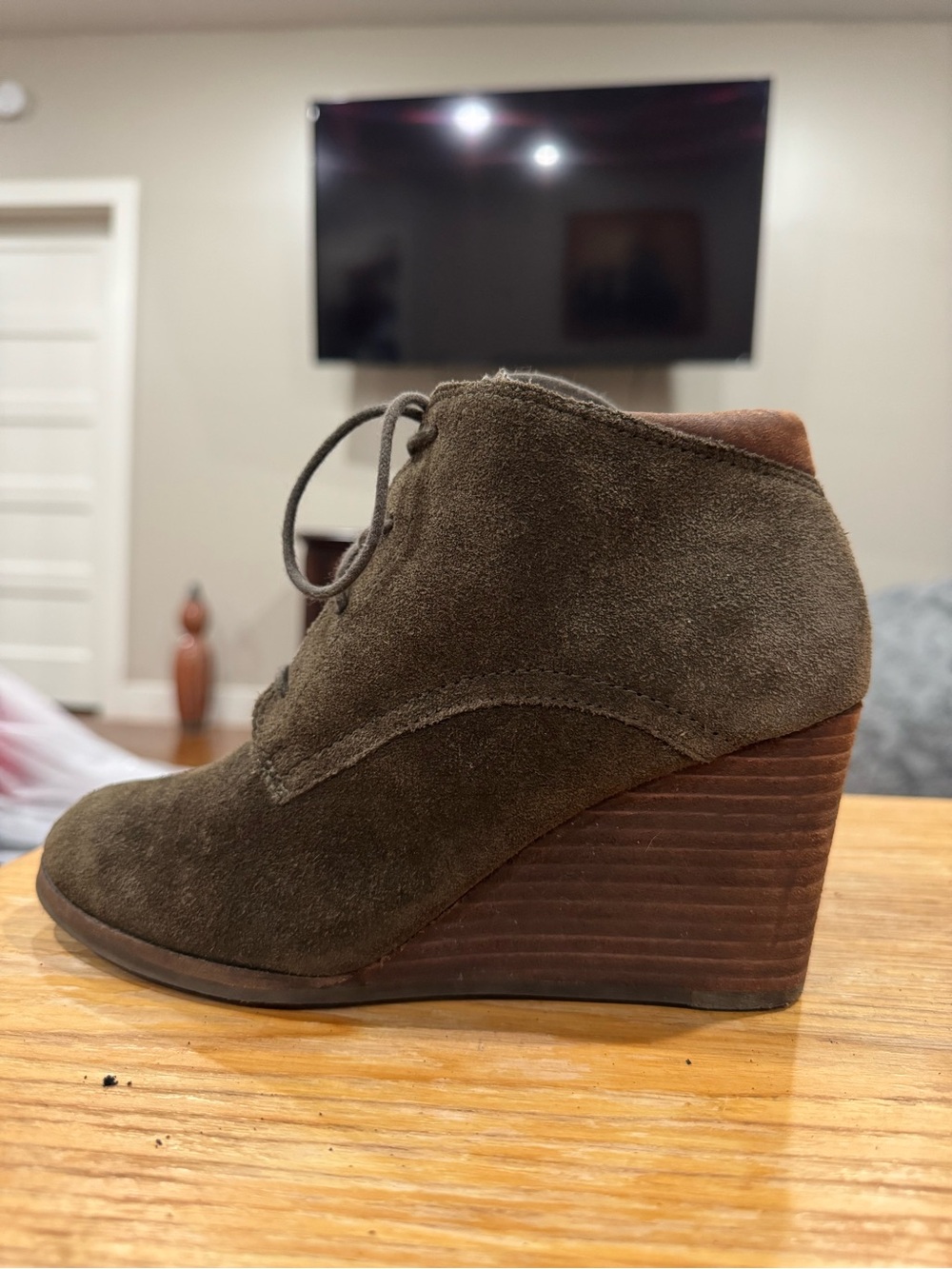 LUCKY Brand Women's Lace-Up Suede Wedge Bootie - Olive Brown